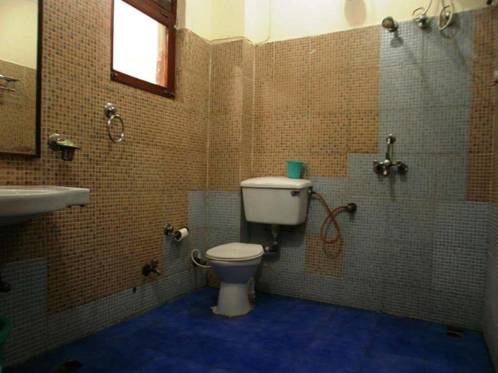 Sheel Gopal Vision Hotel Mathura Exterior foto