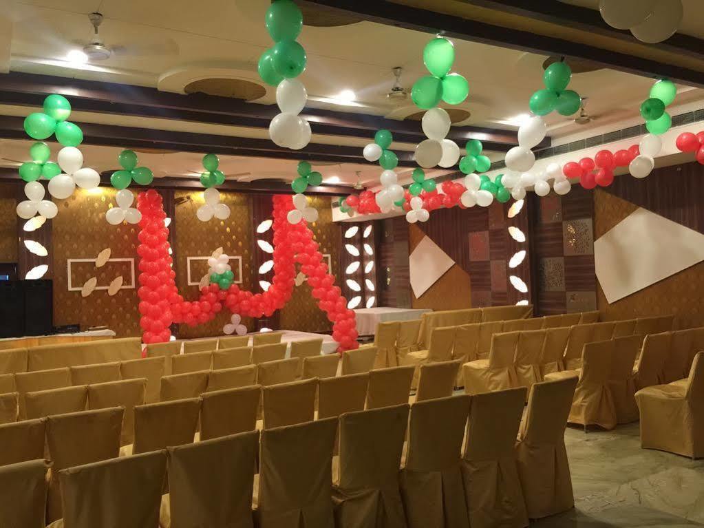 Sheel Gopal Vision Hotel Mathura Exterior foto