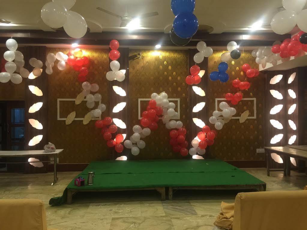 Sheel Gopal Vision Hotel Mathura Exterior foto