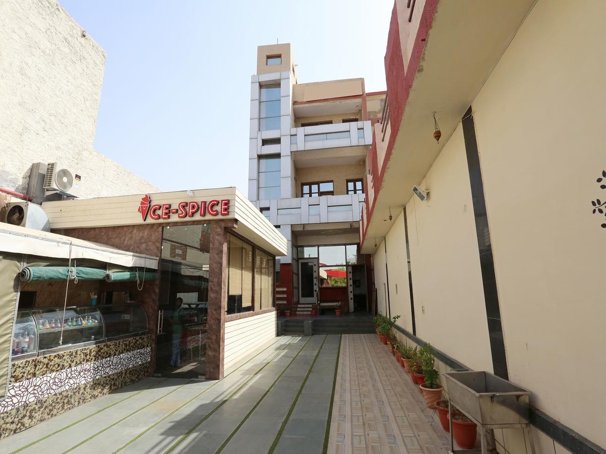 Sheel Gopal Vision Hotel Mathura Exterior foto